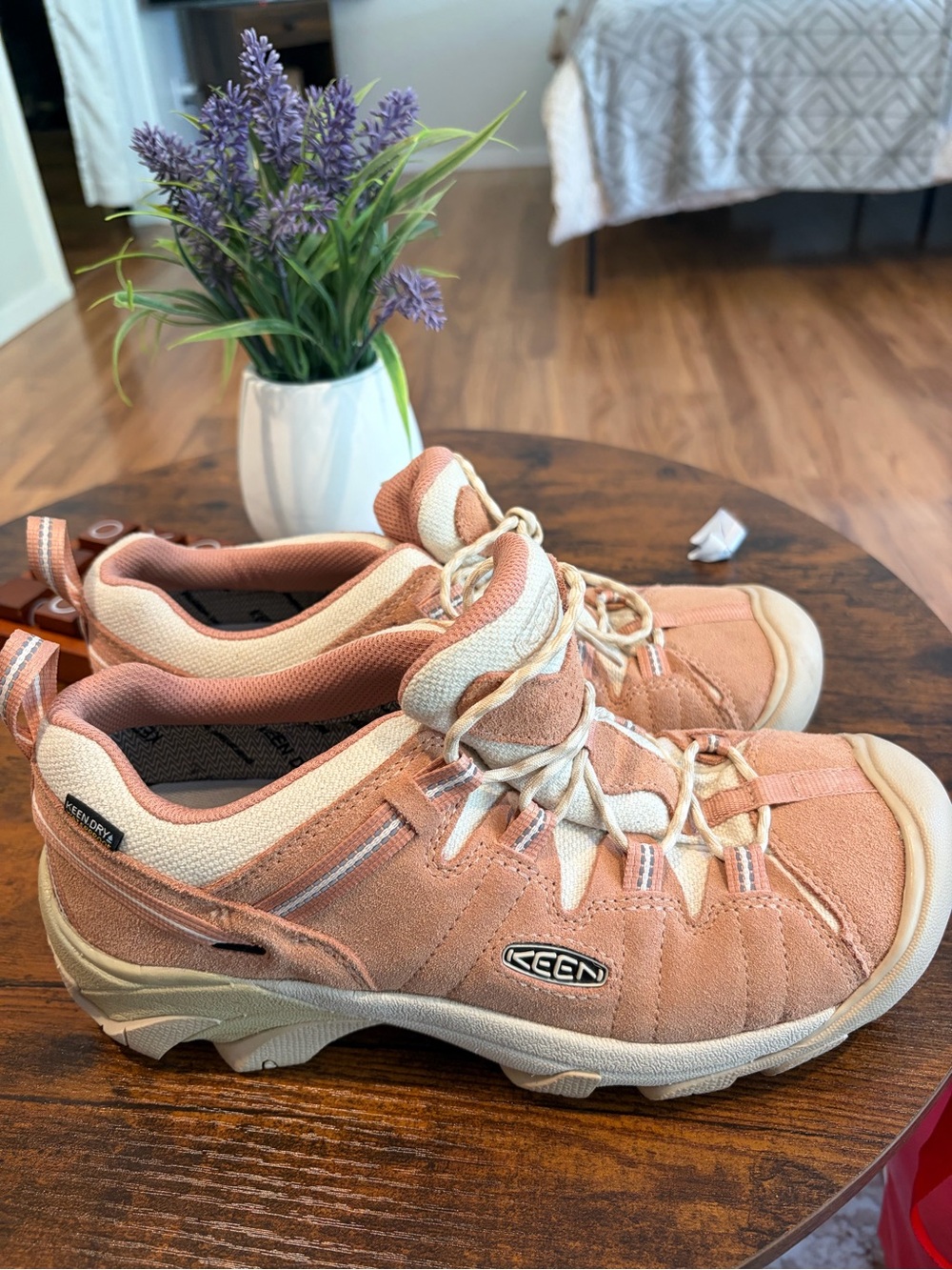 KEEN Women’s Peach/Pink Suede Hiking Sneakers – Used